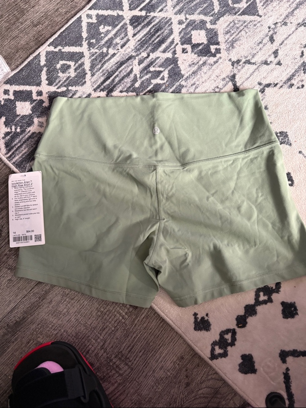 NWT Size 14 Lululemon Align HR 4” shorts in Desert Green.